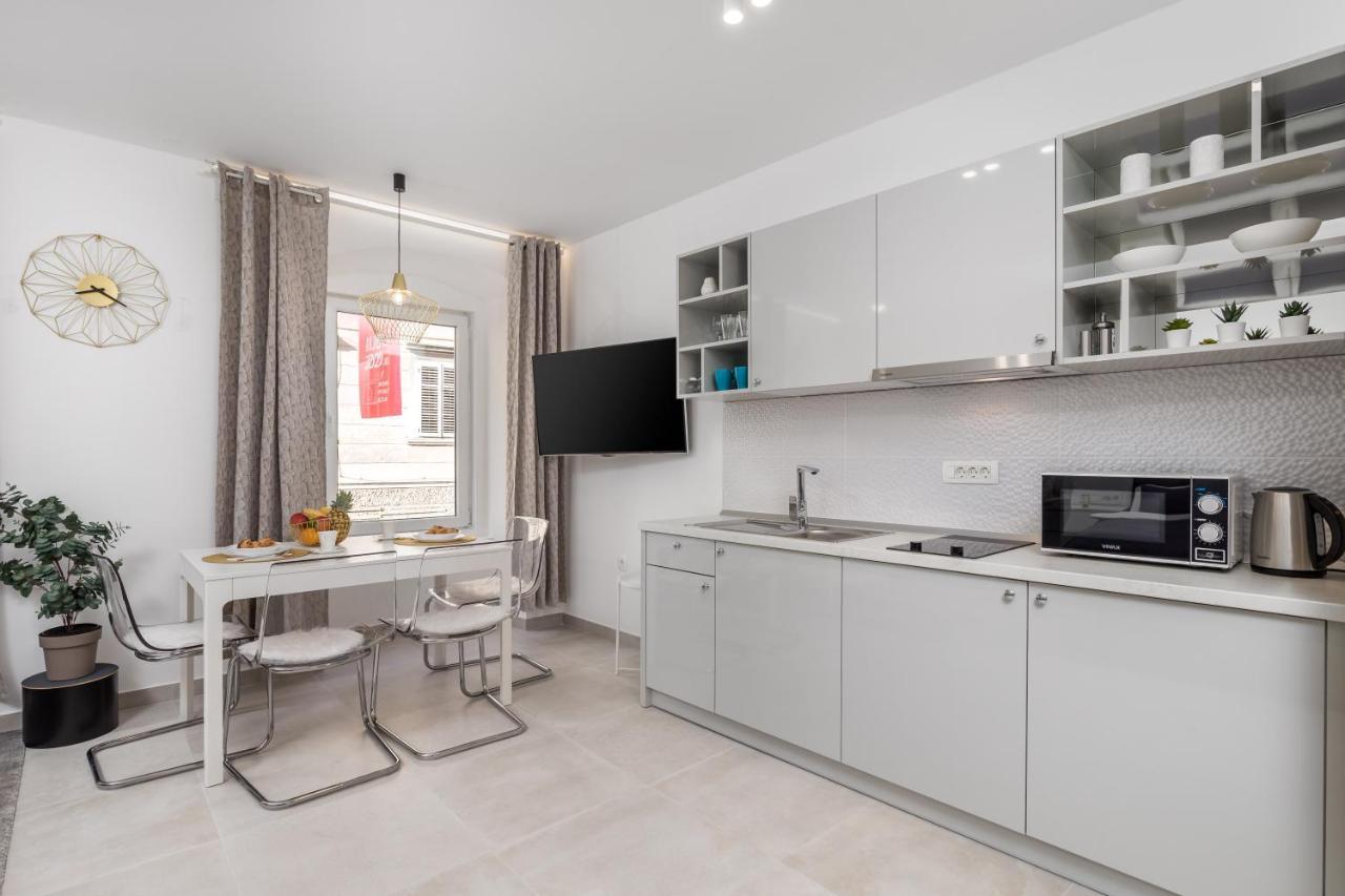 Srnec Apartments - Korzo Rijeka Exteriör bild